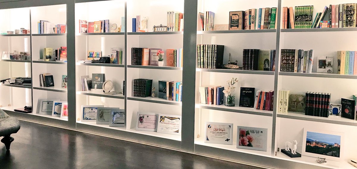 Reef_als's tweet photo. #عالم_المكتبات_المنزلية 

"واحتي في بيداء الحياة" ♥️ https://t.co/clUl5KiGLP