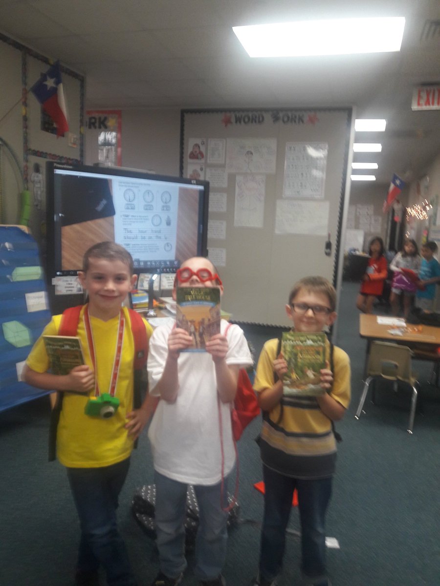 RaiaBeth's tweet photo. We had a great time dressing up as our favorite book characters! https://t.co/eZX21lthzZ