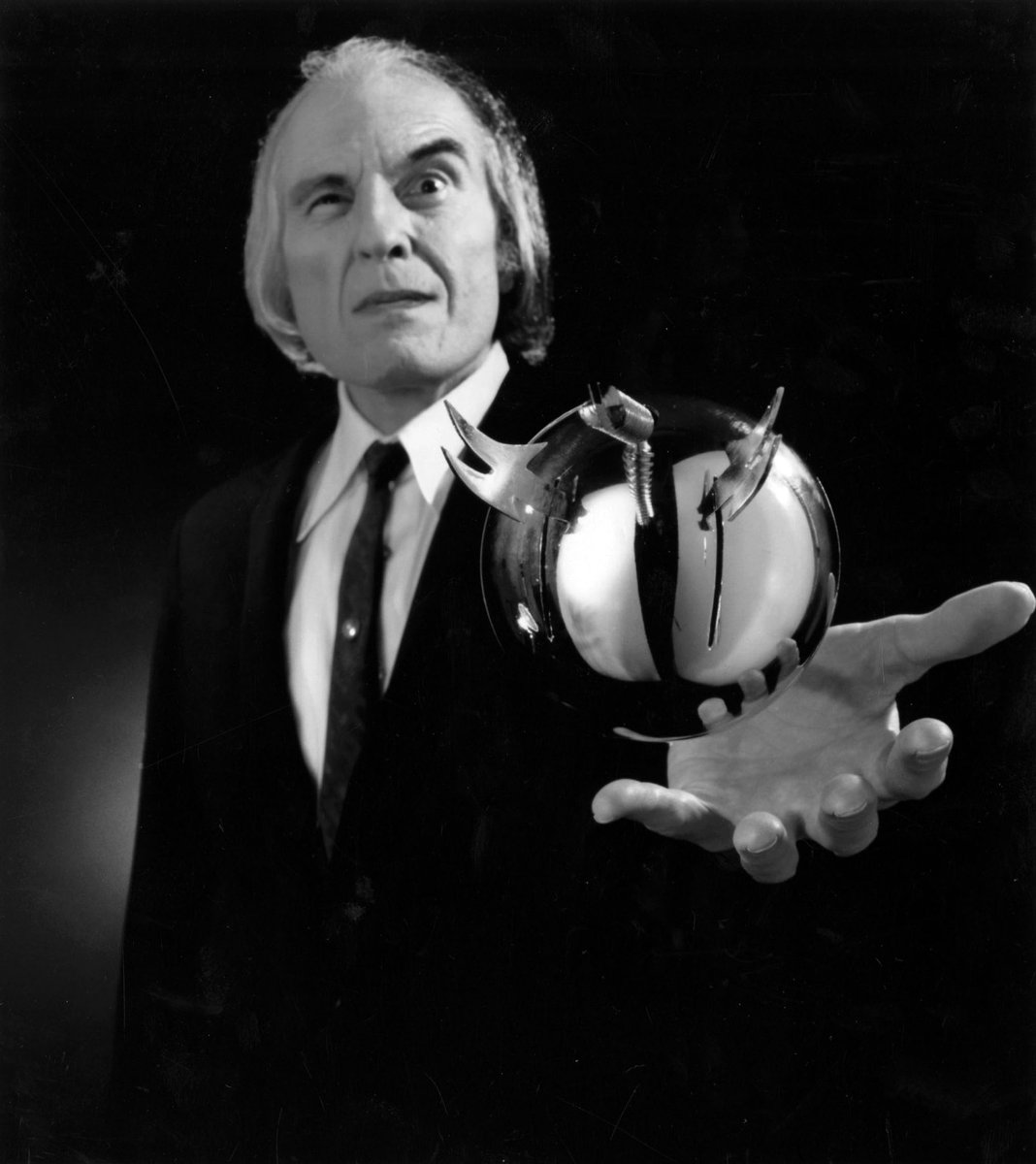 MacabreVideo's tweet photo. The Tall Man is the originator of the foil ball challenge. #FakeHorrorFilmFacts https://t.co/66Z96aUIsd