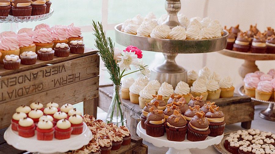 16 Wedding Cake Ideas With Cupcakes–trib.al/oyuEGwd