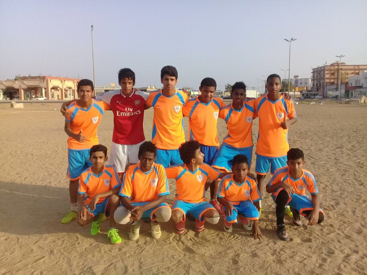 alfahadd95's tweet photo. دورة الفهد السنية الخامسة  مواليد1423                     
 لعب فريق  الشارقة و فريق الرعد 
انتهت بتعادل الاجابي 1/1 حبايب  ويتأهل  الشارقة لدور الاربعة  وهارداك لرعد https://t.co/QX7yG7ayQb