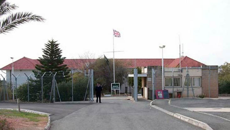 Parikiaki's tweet photo. #Cypriots gather outside #Britishbase in #Cyprus to protest against air strikes on #Syria https://t.co/bnrT7gtZT7 #CyprusBritishbases https://t.co/Ao4h6R5YsK