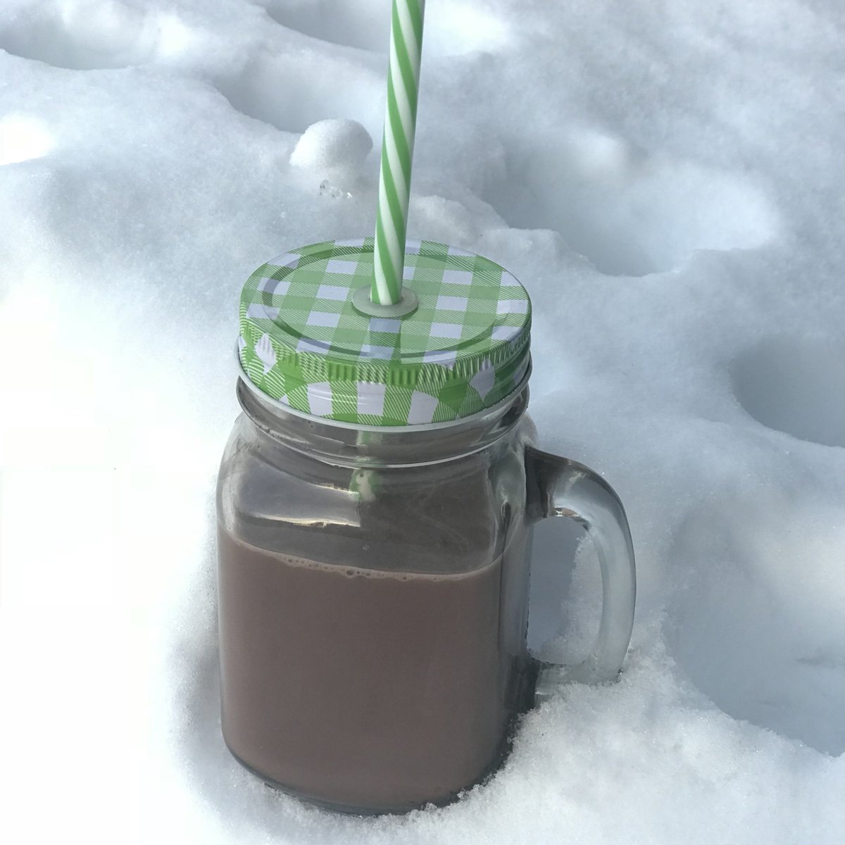 CastleKitFoods's tweet photo. The benefits of an #icestorm in April, it keeps our Kids Chocolatey Milk super cold. Stay safe everyone! #castlekitchen https://t.co/noGFeIHXpf
