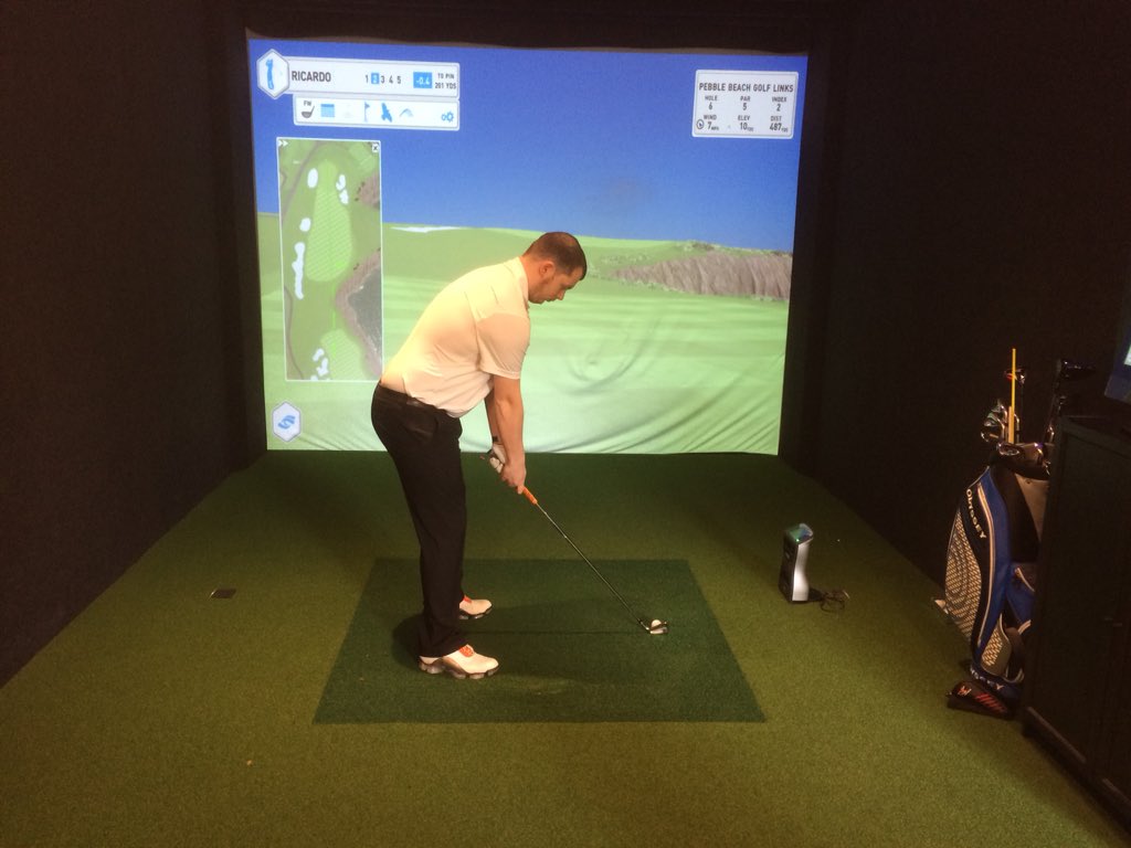 KevC411's tweet photo. Great to see the awesome swing room facilities @GourockGolfClub @watters_derek. Shame @19rdm managed to destroy me around Pebble Beach. A must visit if you are a golfer! #lovegolf  #golfmates https://t.co/5IQRJsAFP5