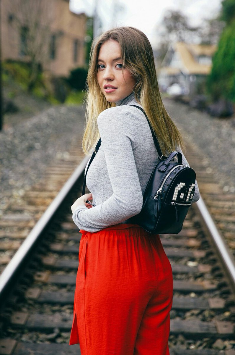 aurorashammond's tweet photo. 🔥Aurora Silena Hammond 
🔧Daughter of the Human Torch Original
🔥There is nothing scarier in their minds than a girl who knows the power of her flames. https://t.co/DniX6HMwru