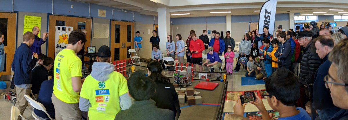 TechnoChix18's tweet photo. Thanks to all the teams that helped out at @EngineeringExpo today! We couldn't have done it with out you! #goteam! @ftc6567 @FTCJellyfish @wagsrobotics #robocracy #johnjayrobotics #garagemechanics https://t.co/SUaN9PC9o6