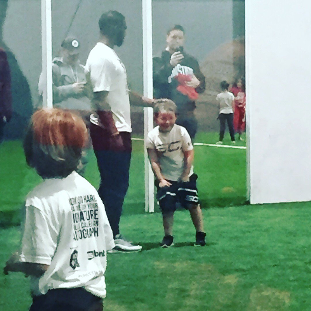 klovex12's tweet photo. @JT_theQB4th showing my boy the right way to throw. So thankful. Another amazing camp by @everett_sm camps.
#thirdcamp
#jtbarrett
#ohiostate https://t.co/7BUNcS0RIp
