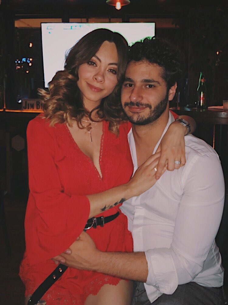 DebRyanShow's tweet photo. Las personas que de verdad quieres se quedan en tu vida para siempre. @DhasiaWezka https://t.co/hZHEz3u7OU