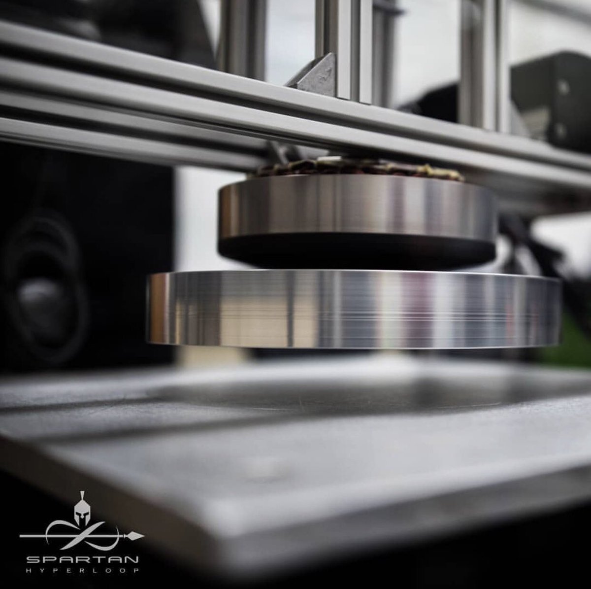 SpartanHL's tweet image. MEET THE HE3.0! Our hover engine powering our pod. We appreciate the support from @ArxPaxLab for providing us with this amazing technology. #SpartanHyperloop #SpaceXCompetition #ArxPaxLab