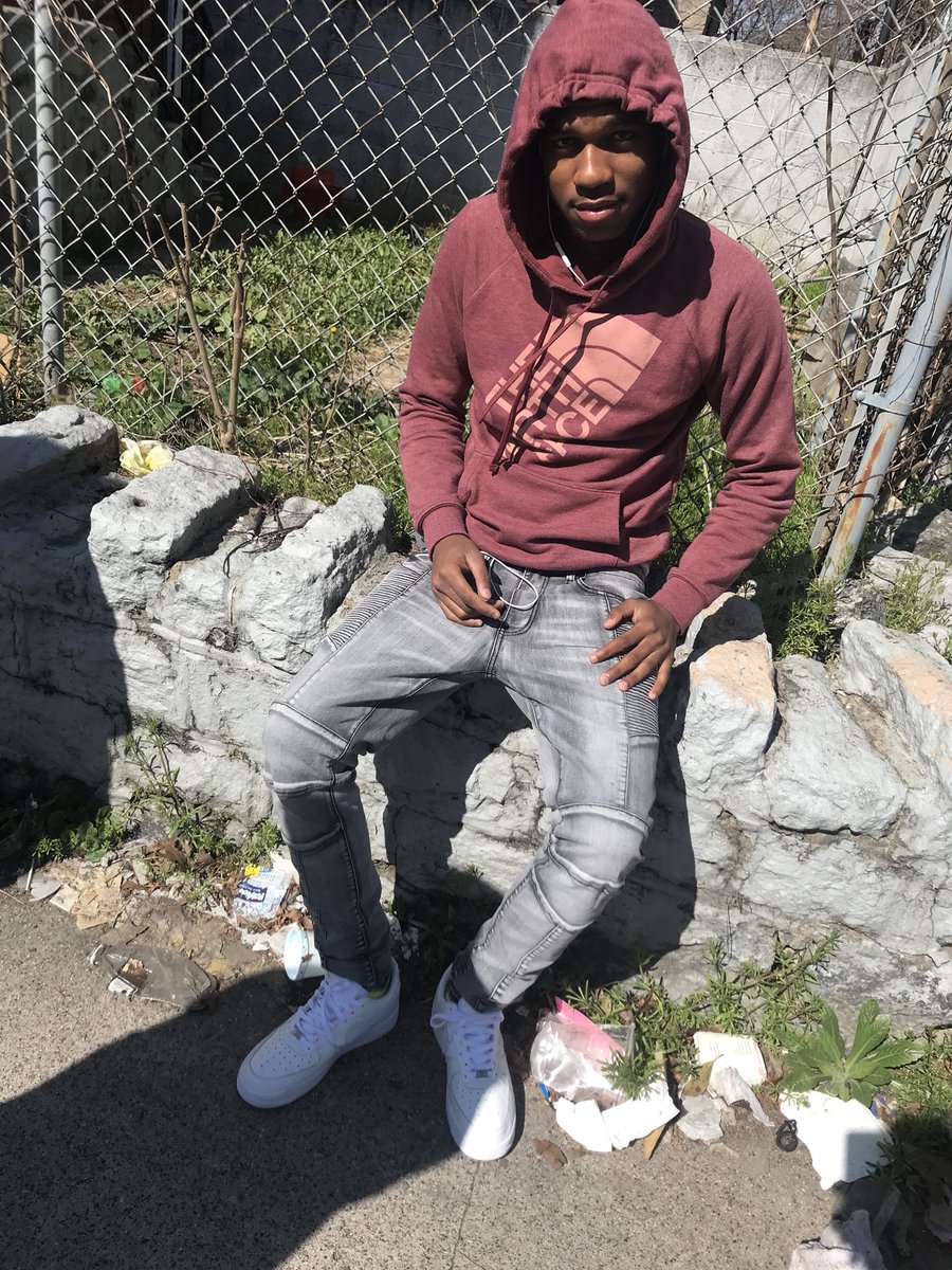 _FinessseFather's tweet photo. Stay on my dolo cause niggas slimey 🐍 https://t.co/SQU3GjpzYU