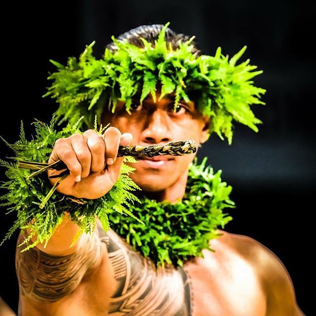 kolikokane's tweet photo. He Mele No Kahiko... #kolikokane #kaleoolakaikahikinaokala #thehulaworld #hulaislife #kahiko #mele #merriemonarch2018 #kane #hawaii 📸: @kaimarkell https://t.co/U9X0cKxZhL https://t.co/kY3xvgiRFd