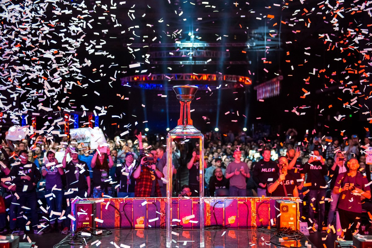 HCS's tweet photo. One final farewell from the Halo World Championship 2018 Finals in Seattle. The players, teams, and community showed up in incredible fashion to make the entire weekend and unforgettable one, and we can't thank you enough. #HaloWC https://t.co/hEb439Jxvi