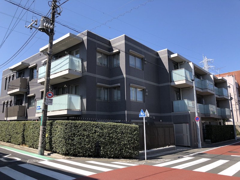 PolyhedronCons's tweet image. 新規売却物件のご紹介（ご内覧希望受付中）
【パークハウス学芸大学WESTSIDE RESIDENCE】
閑静な住宅街に立地する低層型レジデンス
専有面積85.38㎡の室内に46.90㎡のテラスを備えた開放感のある住空間。
詳細は下記リンクよりご覧下さい。
goo.gl/sP7K19