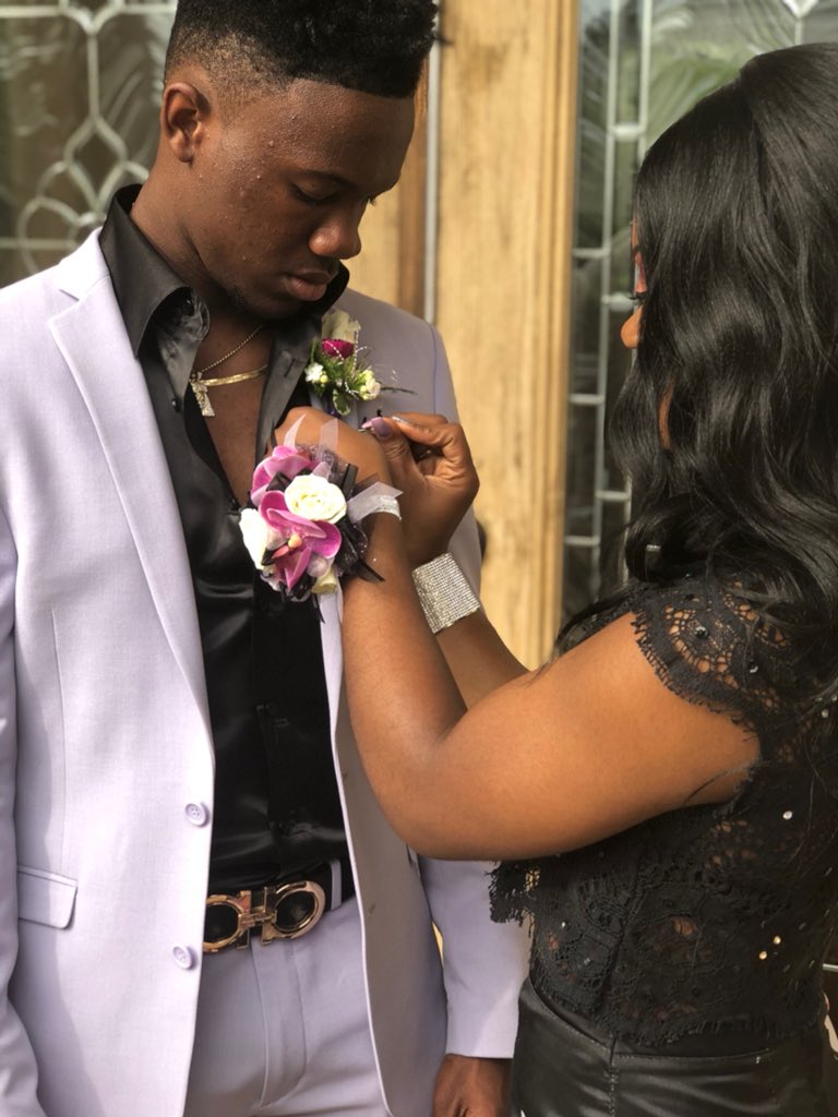 theynvness's tweet photo. 💕 #prom2k18 #DrippingELegance #feELthedrift https://t.co/afxiTH2GLj