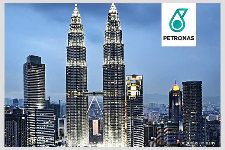kwiknewsMY's tweet photo. Petronas Pengerang refinery powers up, on track for start-up in 1Q19 https://t.co/WEs1vDjiAn https://t.co/JPOxzHwekg
