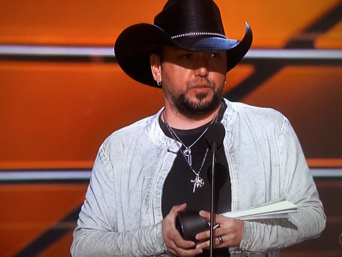 highwaysiriusxm's tweet photo. And the ACM Award for ENTERTAINER OF THE YEAR goes to @Jason_Aldean 💙💙💙 #ACMAwards #VegasStrong 💪 https://t.co/2KLCEotjbm