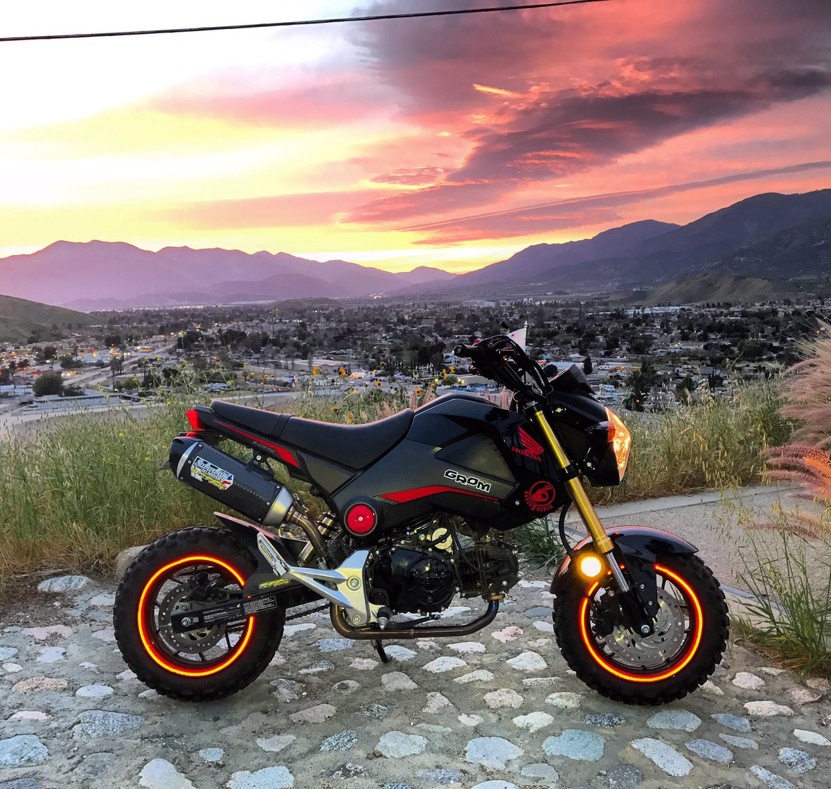 bakerXderek_'s tweet photo. 🌄
#Honda #Grom #sunset #ViewRopes #CHEAH https://t.co/HwnW3DoO9A