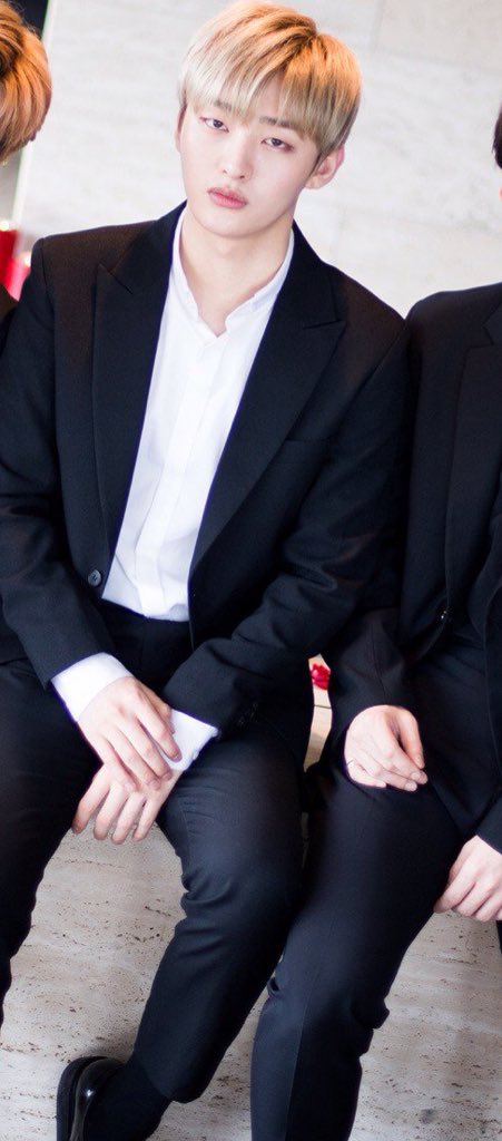 ตะโกนเรียกพี่จีซองว่าผัวจนกว่าเส้นเสียงจะอักเสบ