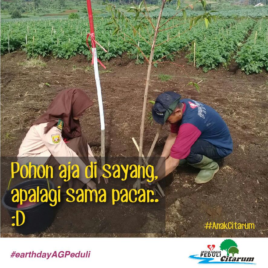 GedungG's tweet photo. Air dari Ci Tarum dimanfaatkan sebagai pasokan air minum sebagian penduduk Jakarta. Irigasi di wilayah Subang, Karawang, dan Bekasi. Hutankan disekitar 7 mata air wujud revitalisasi Sungai Citarum | @CitarumLestari &amp; @kodam3siliwangi | #AGPeduliBumi #AGPearthday #AGPeduliCitarum https://t.co/BfwPEue9fb