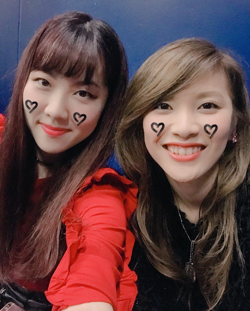 Se7enN0706's tweet photo. 👶👶
#photooftheday
#selfie
#addiction
#愛しのまいちん
#昨日のライブ
#ラストで私がハイになりすぎて違う動線で移動しそうになったら
#スマートに誘導してくれました
#それをえつこが後ろから目撃していたらしい
#意外とステージ上でもよくお互いを観察し合うアディクション
#メンバーにサンキュー https://t.co/YXzmjp1OPh