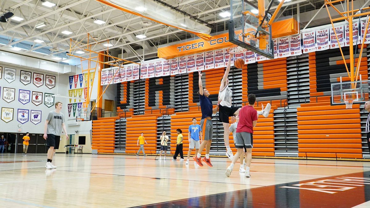 LLSFest's tweet photo. Throw it down big fella 🍼💪🏼!! https://t.co/XOdKu1aRwi