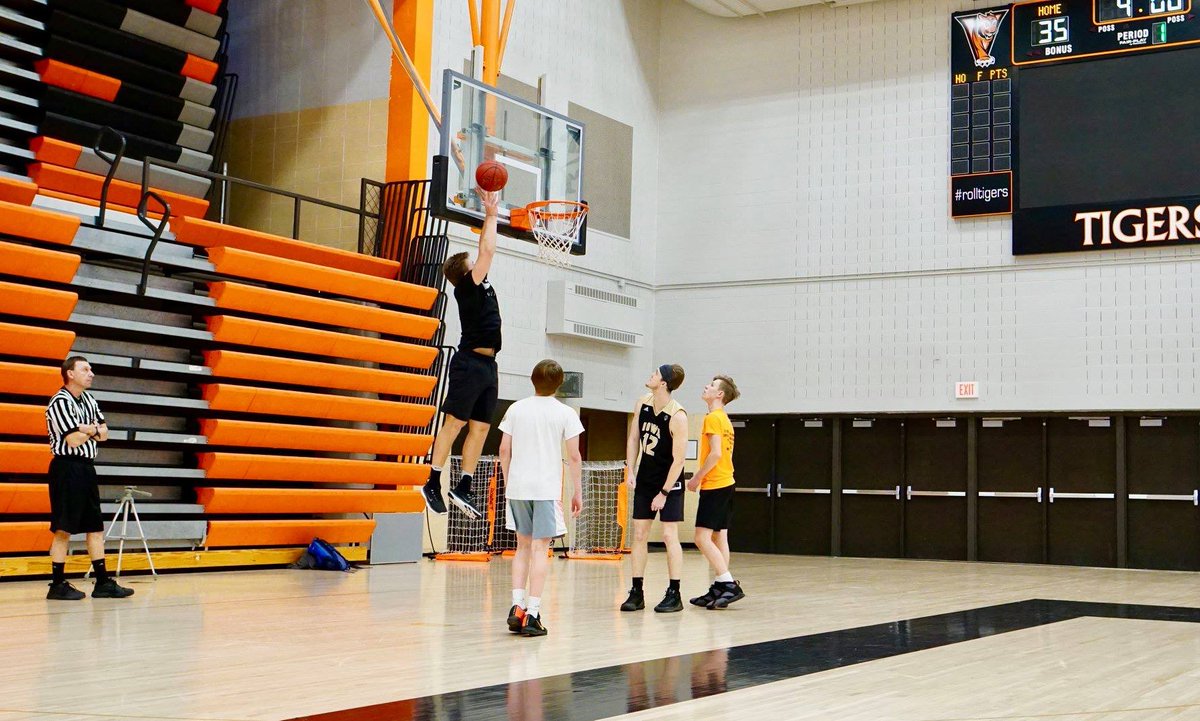 LLSFest's tweet photo. Throw it down big fella 🍼💪🏼!! https://t.co/XOdKu1aRwi