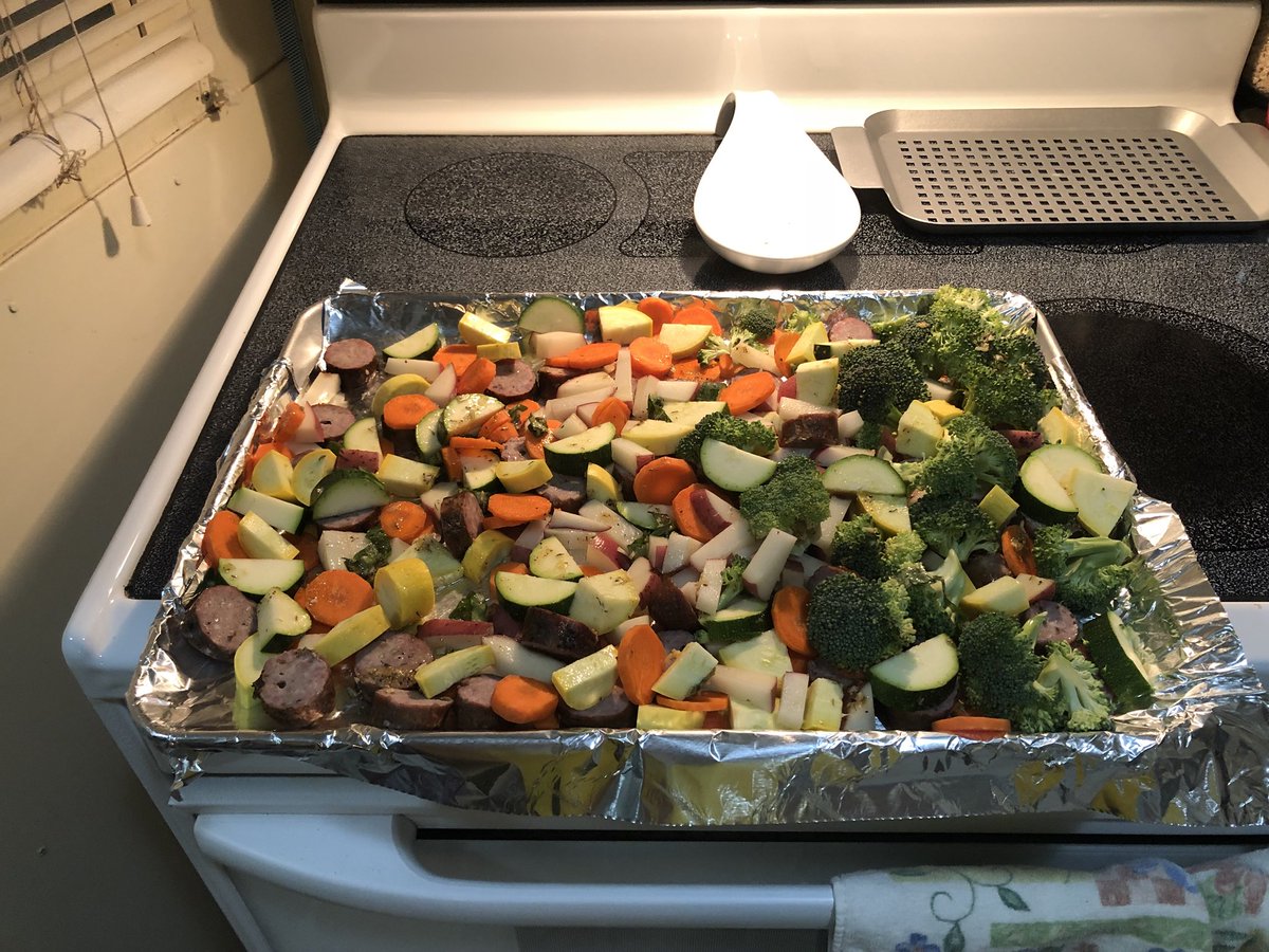 gary_bork's tweet photo. Italian One pan with homemade #smoked #Italian #sausage and veggies. #tweetyourmeat #smokedItalianSauage #applepellets #naturalcasings https://t.co/zrAPM8NZFE
