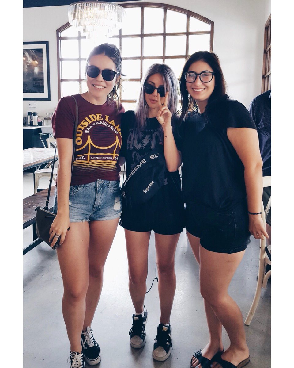deefiggs's tweet photo. Don’t think I can physically express how stoked I am to have met one of the Top 5 influential women I admire! Thanks for being so REAL. Here’s that link I promised you, @awonderland. ✨🖤🌸 #coachella https://t.co/z99bgkuJrJ https://t.co/Ij6ZOZqePu
