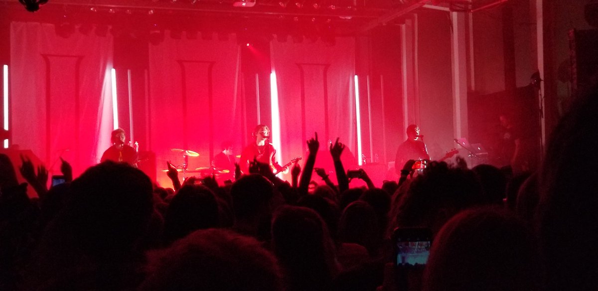 YasssKayt's tweet photo. What a wonderful time at #5SOS3Minneapolis thank you for coming in such terrible weather conditions! @5SOS https://t.co/zMvK2RLraV