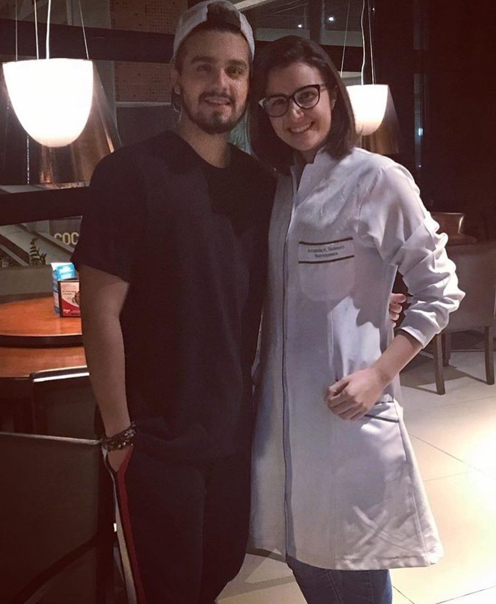 projetolsbr's tweet photo. FOTO • Luan sendo tietado hoje, em um restaurante de Curitiba/PR. https://t.co/34OFGdFVbs