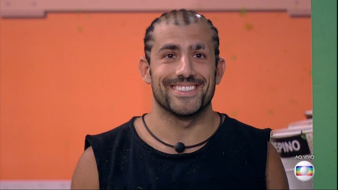 PortalRunik's tweet photo. Em relação ao Kaysar, vocês são:
#BBB18 #RedeBBB

RT - #FicaKaysar
FAV - #ForaKaysar https://t.co/DgcRSGnONv
