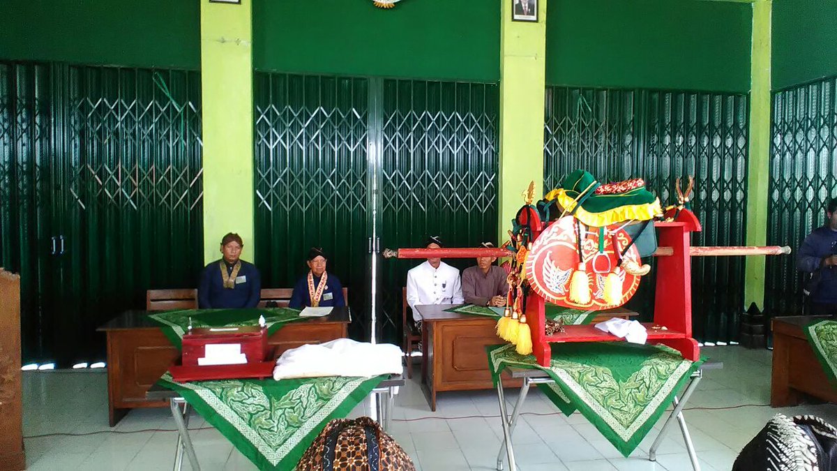 depokkec's tweet photo. Rombongan Utusan Dalem Kraton Ngayogyakarta sudah tiba di Kecamatan Cangkringan dalam Prosesi #LabuhanMerapi https://t.co/OQ3SRADTwt