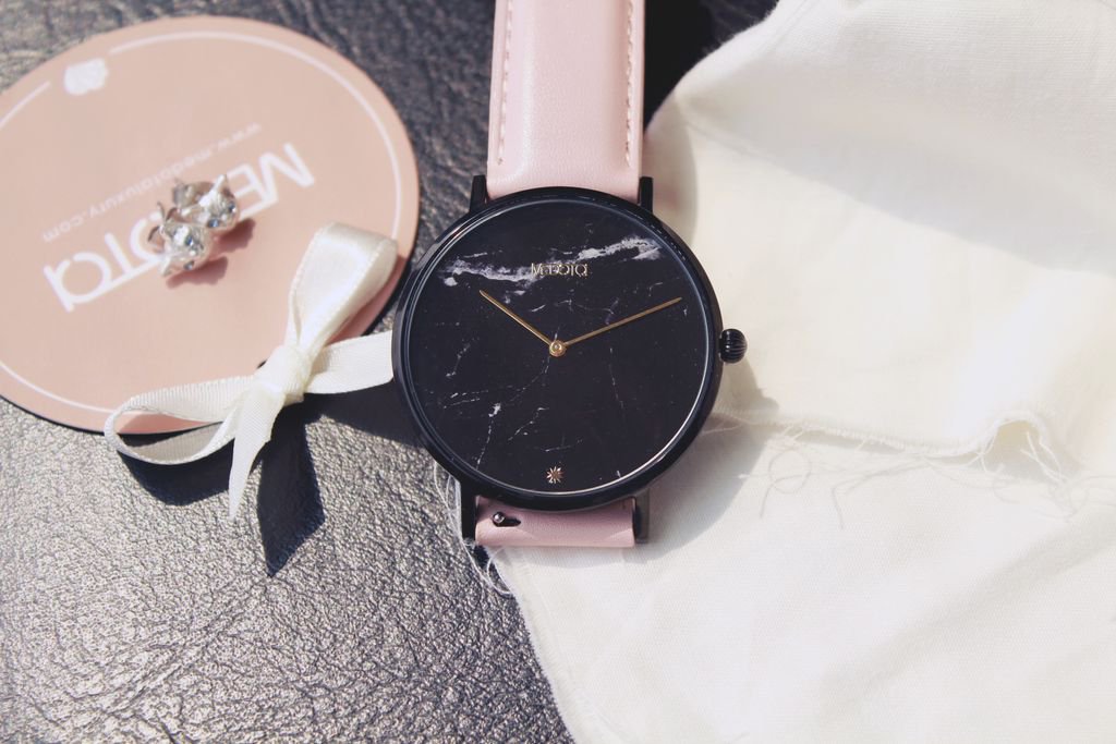 MEDOTAluxury's tweet photo. Wonderful accessories will give outfit more attractive.
Photo : Marble MB-6801
Online shop : https://t.co/JpCG4Tfskm
---
#MEDOTA #dailyMEDOTA #marble #gift #watch #blackwatch #marblewatch #accessory #fashion #pinkwatch #BFFoutfit #ootd https://t.co/R7eTE6RLx7