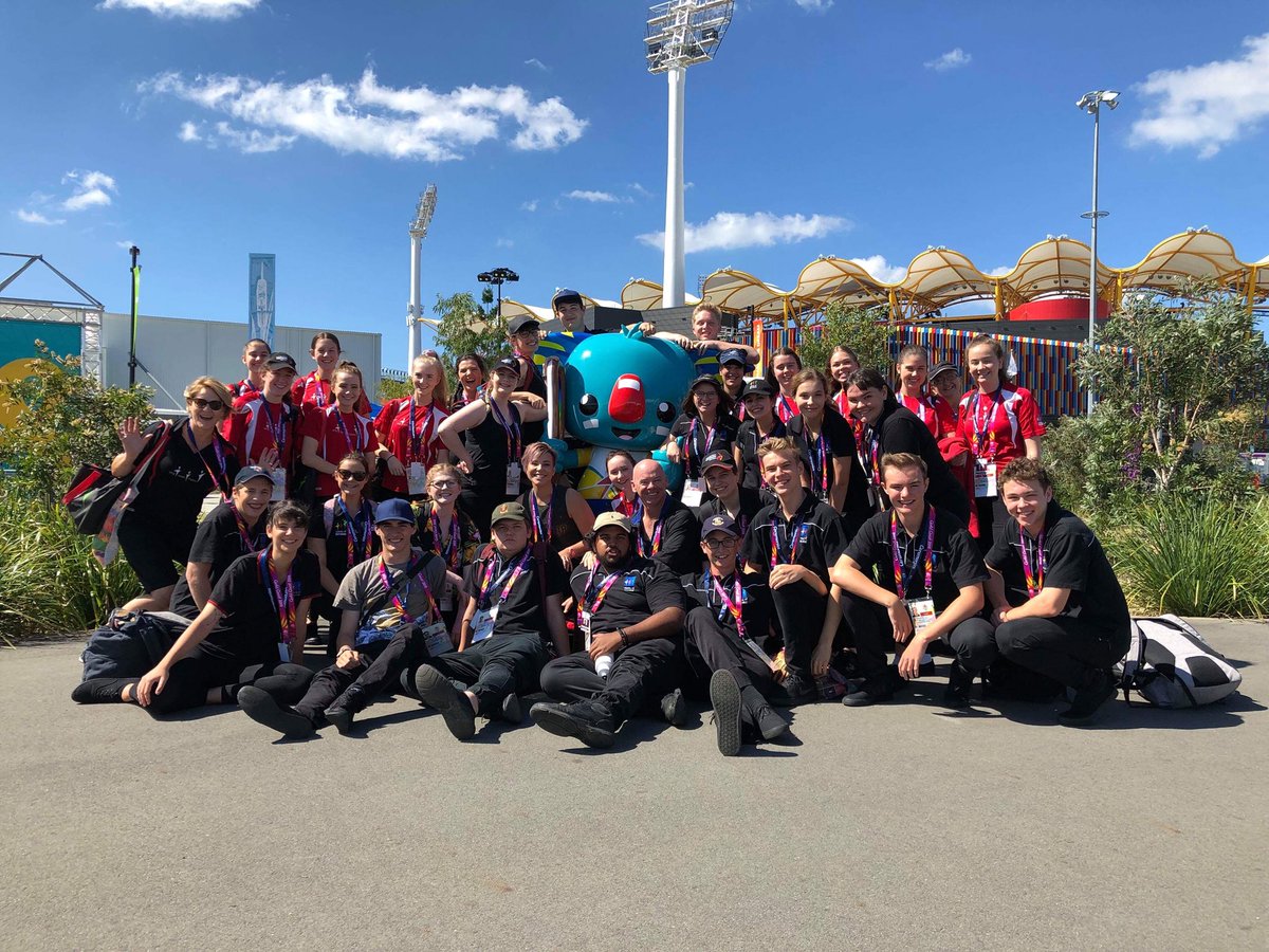 VoicesBirralee's tweet photo. Congrats to our choristers involved in last night’s @GC2018 Closing Ceremony. Eleven of our younger singers performed with @archieroach &amp; @AmySharkMusic for Let Love Rule, with 33 older choristers dancing and singing throughout the night! #gc2018 #sharethedream https://t.co/ow2V7GY53l
