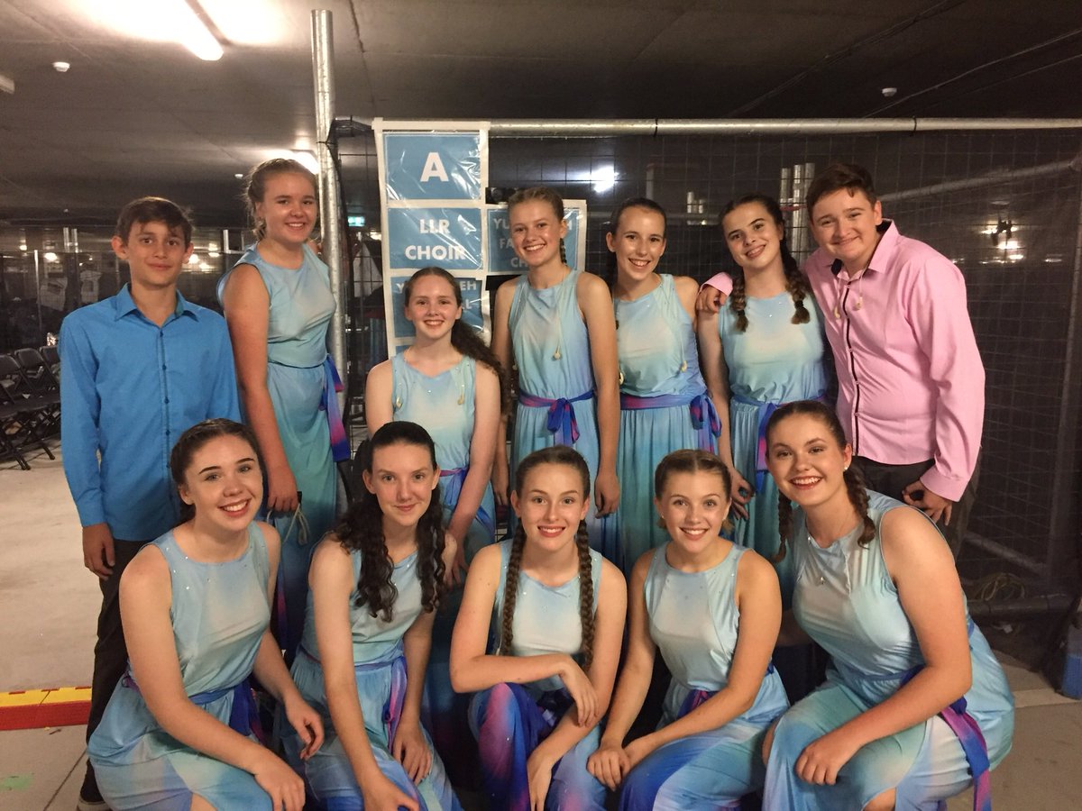 VoicesBirralee's tweet photo. Congrats to our choristers involved in last night’s @GC2018 Closing Ceremony. Eleven of our younger singers performed with @archieroach &amp; @AmySharkMusic for Let Love Rule, with 33 older choristers dancing and singing throughout the night! #gc2018 #sharethedream https://t.co/ow2V7GY53l