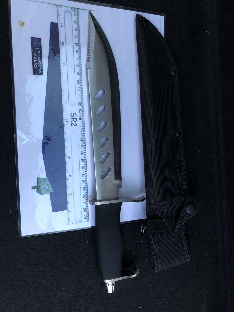 LambethMPS's tweet photo. Youth stopped on Patmore Estate by #LXTaskforce on #OpSceptre patrols and found in possession of this.
#ProactivePolicing #StopKnifeCrime #StopandSearch https://t.co/rW1ApQw3cW