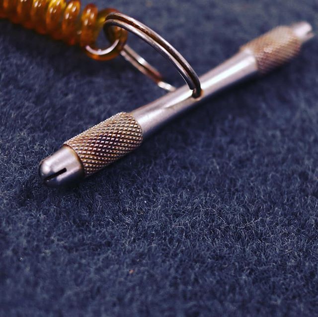 ken_d_s's tweet photo. プラッガーなら、常備しておきたい"アイチューナー" #バレーヒル #valleyhill #eyetuner #トゥルーチューン #様々なワイヤー径に対応 #ルアーを真っ直ぐ泳がせるために #でもホントの微調整はやりにくい #プライヤーと上手く使い分けたいですね… https://t.co/U1QC9qgL3K https://t.co/WRWjJeIifP