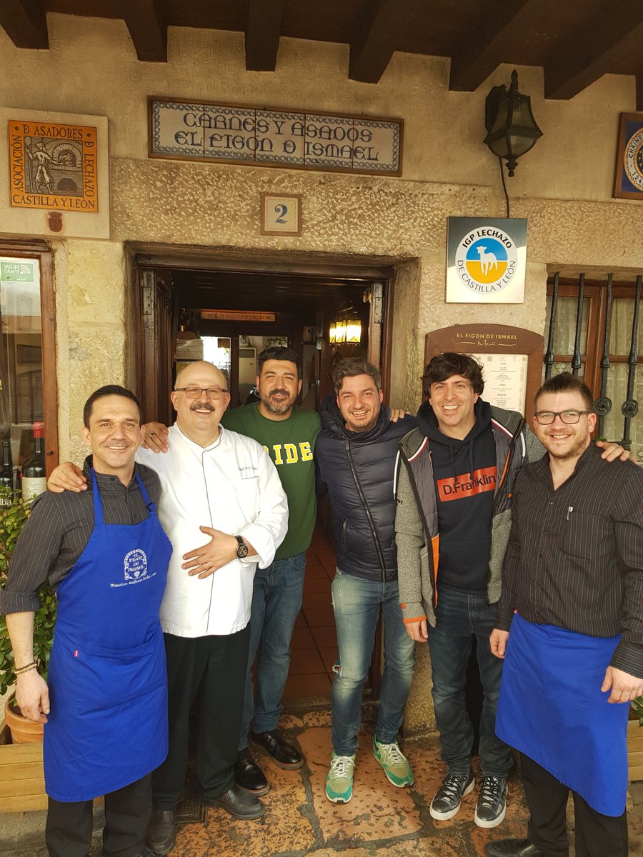 ElFigondeIsmael's tweet photo. (15/4 16:21]: Tony Aguilar de Del40al1 en LOS40
 Dani Moreno, El Gallo, de Anda Ya en LOS40
 Xavi Rodriguez de Las Mañanas Kiss en Kiss FM

Hoy hemos tenido comiendo de nuevo a estos 3 fenómenos de la radio...Muchas gracias por vuestra visita chicos, ha sido un placer atenderos. https://t.co/aADCv5E4QL