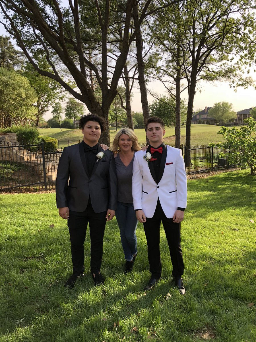 CorralesJesse's tweet photo. prom🤞🏼❤️ https://t.co/duULHJSpar