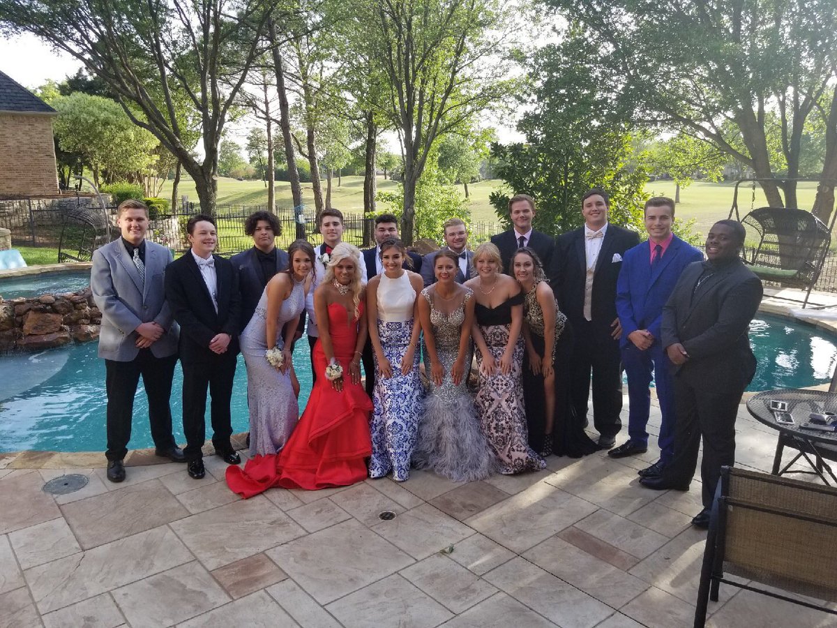 CorralesJesse's tweet photo. prom🤞🏼❤️ https://t.co/duULHJSpar