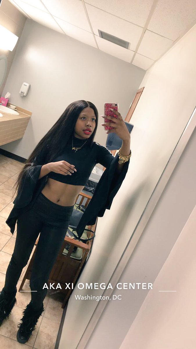 _theyADOREmoni's tweet photo. cus I never post pictures on here 🕷 https://t.co/I19seLeJSt