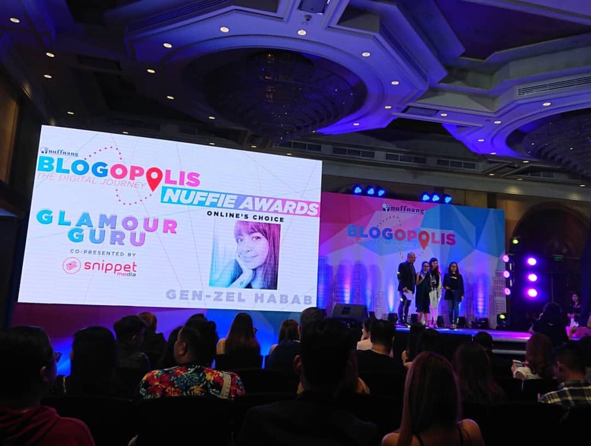 genzelhl's tweet photo. Thanks for sending me this photo #GClefSquad fam.
The award is for you! 😘

@nuffnangph #Blogopolis2018 
Glamour Guru - Online’s Choice
#TheDigitalJourney
#NNGlamourGuruGenzel 

Indeed, a happy 6th Year Blog Anniversary to me! 💗 https://t.co/Ooxovkp51c