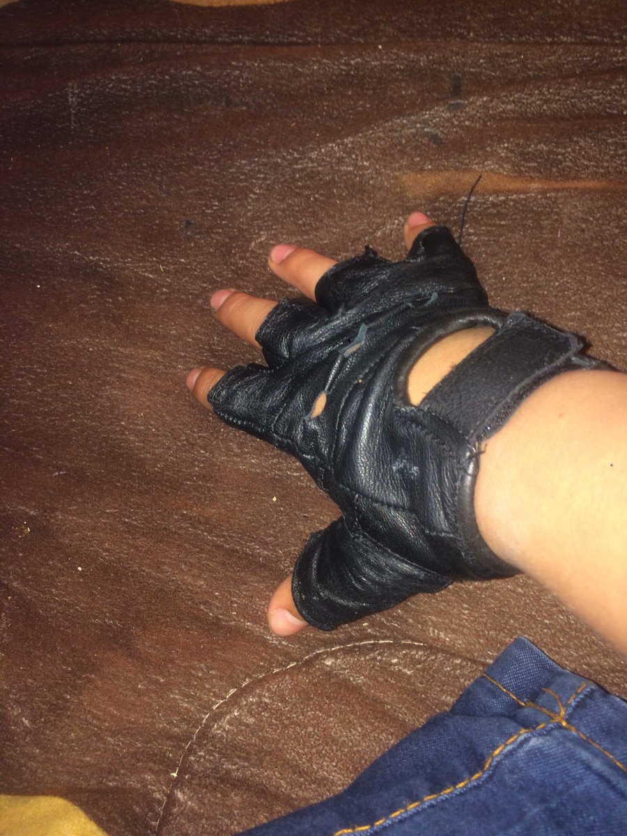 abrahamgamer25's tweet photo. No eres beyblader si no traes guantes 👍🏻😎 https://t.co/3Gg1ZlTTqZ