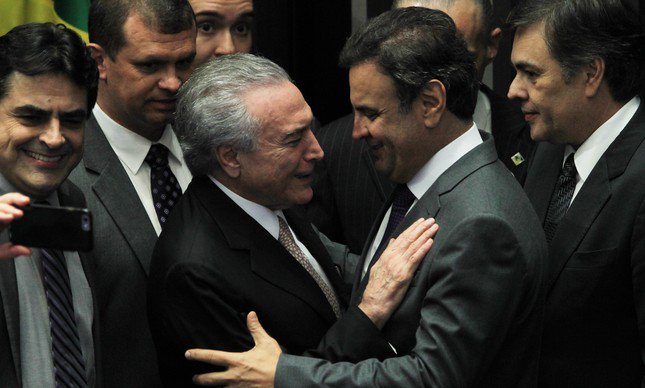JornalOGlobo's tweet photo. Aécio e Temer têm conversa a sós no Jaburu https://t.co/ZskcS3B3ip via @laurojardim https://t.co/hCZfDGQEQ5
