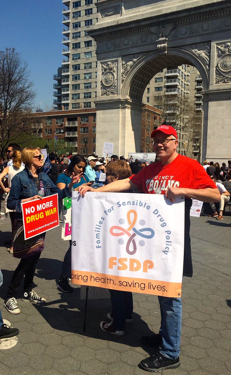 I was Inspired by the turnout of many diverse communities coming together at yesterday's #MarchForScienceNYC. Proud of Team @ouFSDP @MyHarmReduction @DrugPolicyNerds letting the powers that be know the science MUST be the foundation of effective #drugpolicy!