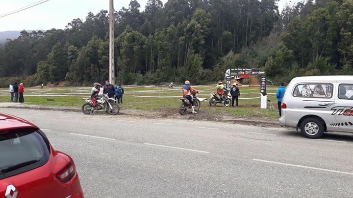 amb_burela's tweet photo. ⛰ En #Mondoñedo con nuestros amigos del #MotoclubEnduroMondoñedo en la Liga Galega da Moto de Campo. Como siempre un placer #CarreraSegura 🚑 https://t.co/p5xBQOq8tR