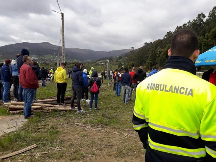 amb_burela's tweet photo. ⛰ En #Mondoñedo con nuestros amigos del #MotoclubEnduroMondoñedo en la Liga Galega da Moto de Campo. Como siempre un placer #CarreraSegura 🚑 https://t.co/p5xBQOq8tR