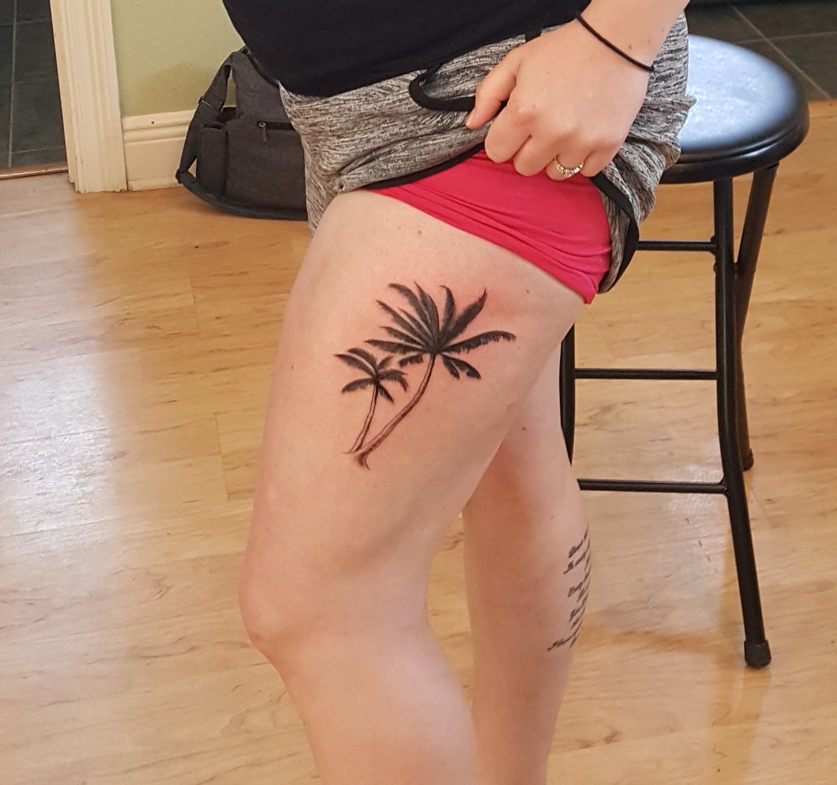IttyBittyBrit25's tweet photo. Bringing a couple of palm trees back with us this time around!!! 🌴🌴 #inked #tattoonumberfive https://t.co/SpljKiaN31