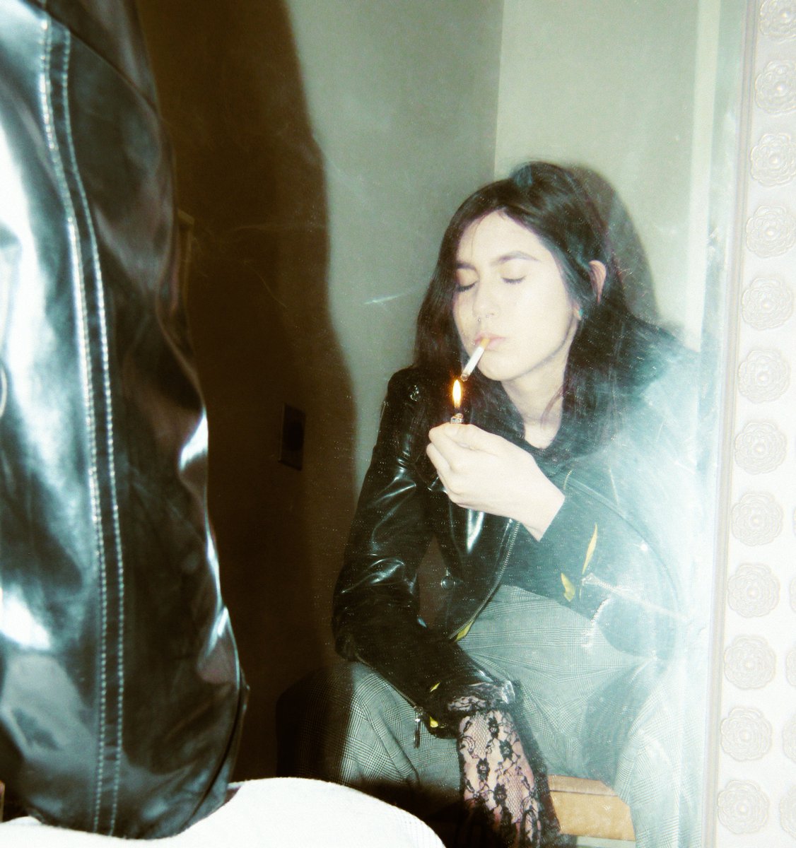 HOUSEOFSTUDIOS's tweet photo. “ 思考 “ , a small collection of images focusing on a young women in the bathroom feeling emotionless after being turned down for a spot on the upcoming Vogue Runway Show By @rafael__arturo featuring Bella Baidak for the Art of Fashion under @blackimagestudios Magazine https://t.co/Med86BDzeO