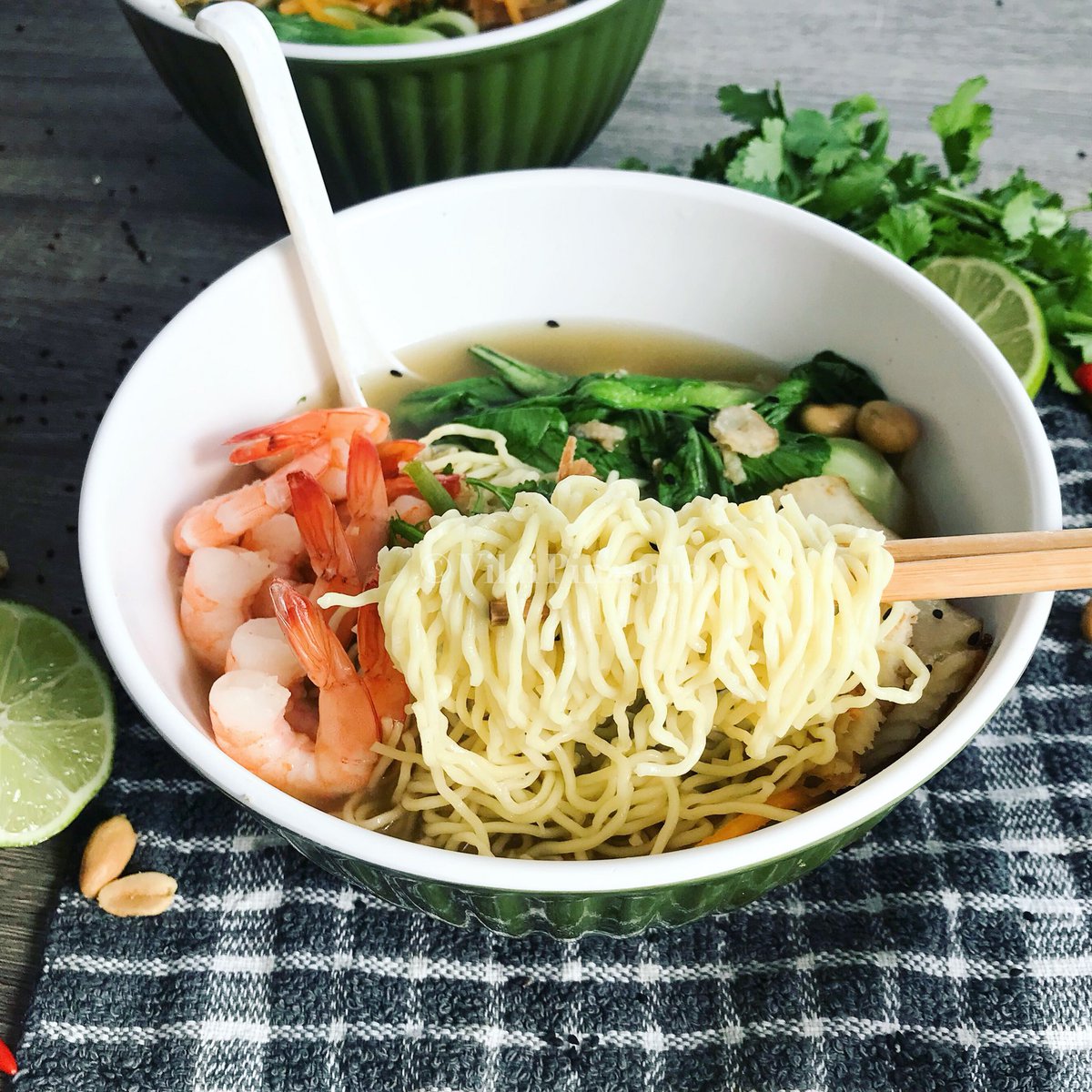 Easy shrimp egg noodle soup! #vietnamesefood #foodblogger #eggnoodlesoup #yum